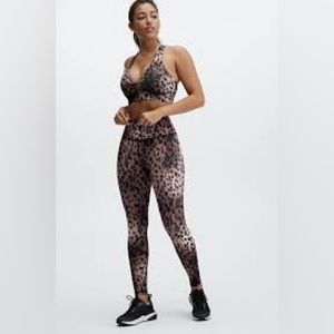 Fabletics SET: Sports Bra + Leggings in Spotted Print